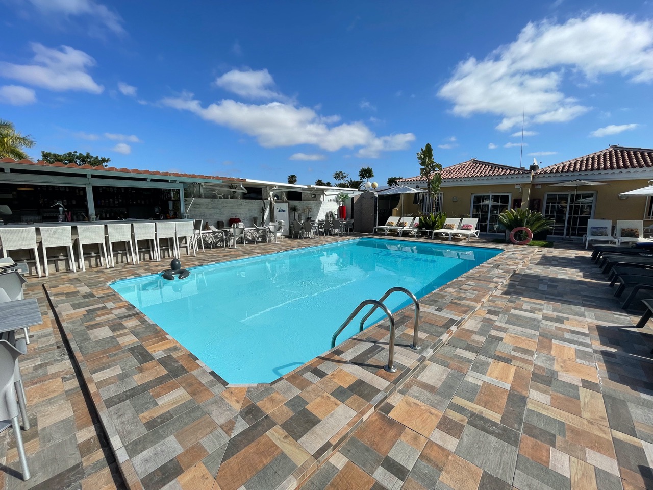 Gay Resort Hotel Gran Canaria Swimming Pool And Jacuzzi Club Torso